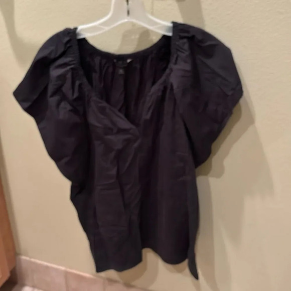 Banana Republic woman's black flouncy top - Picture 1 of 9